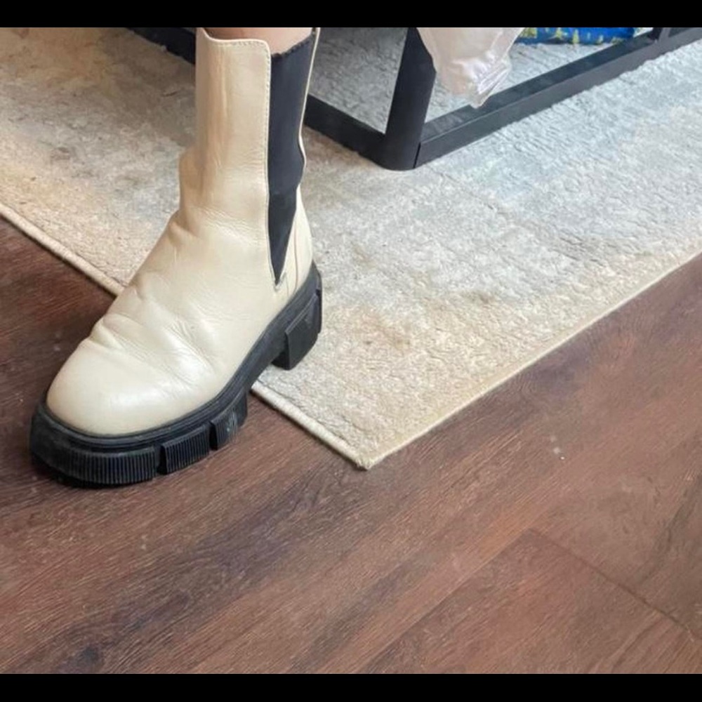 Zara white and black Chelsea boots size 7